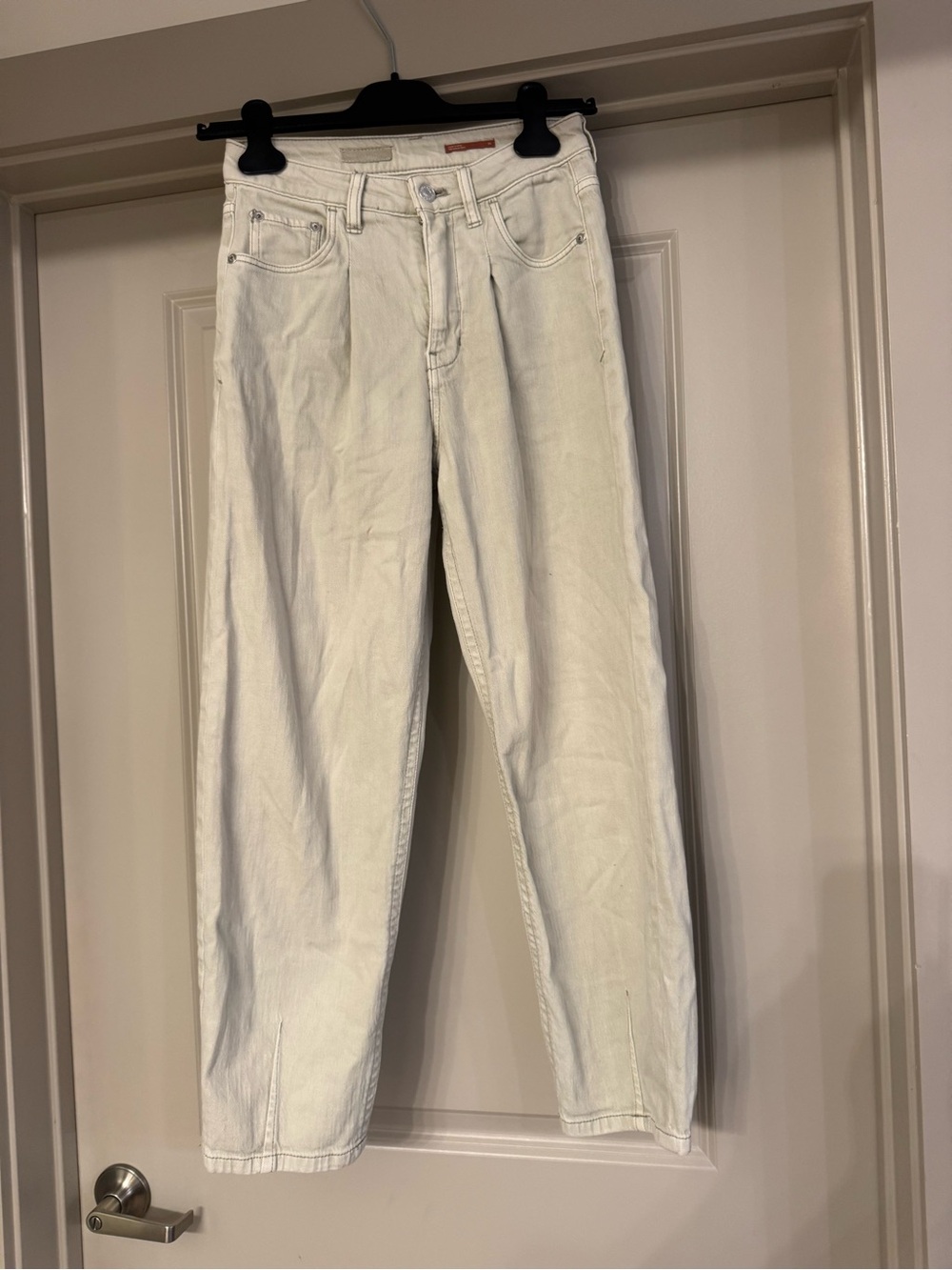 Pilcro Loose High-Rise White Jeans
